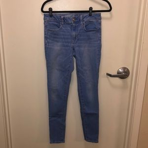 Medium Wash American Eagle Jegging